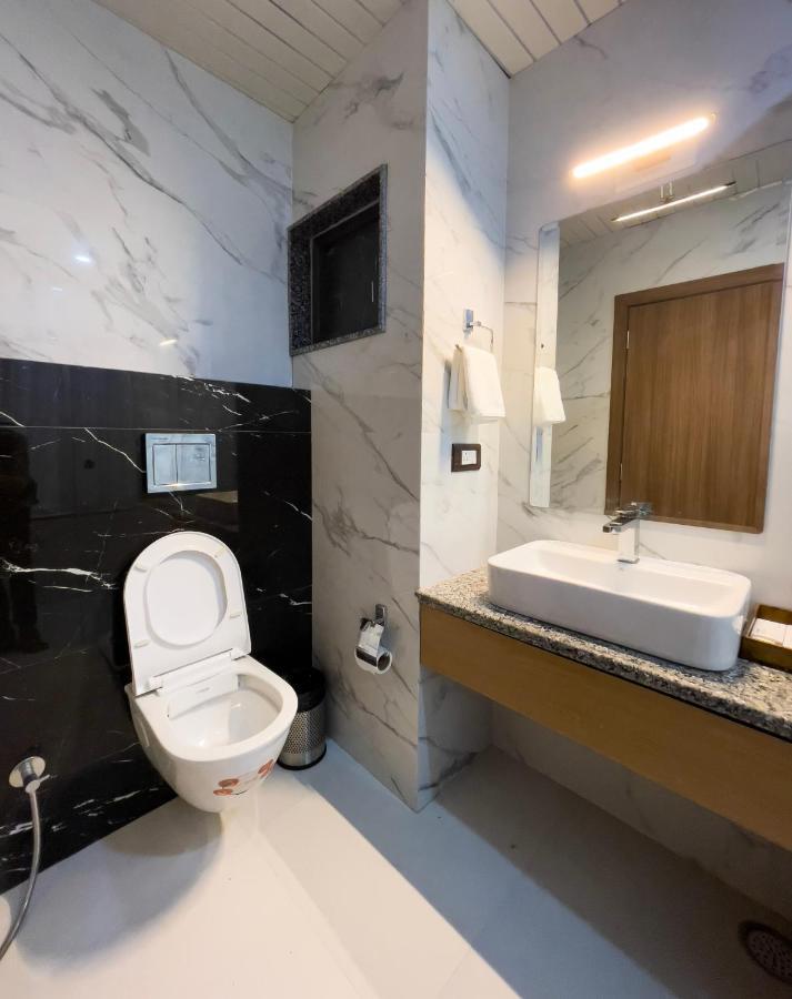 Hotel Westend อุเดเปอร์ ภายนอก รูปภาพ