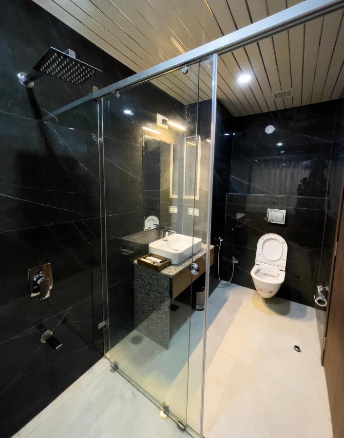 Hotel Westend อุเดเปอร์ ภายนอก รูปภาพ
