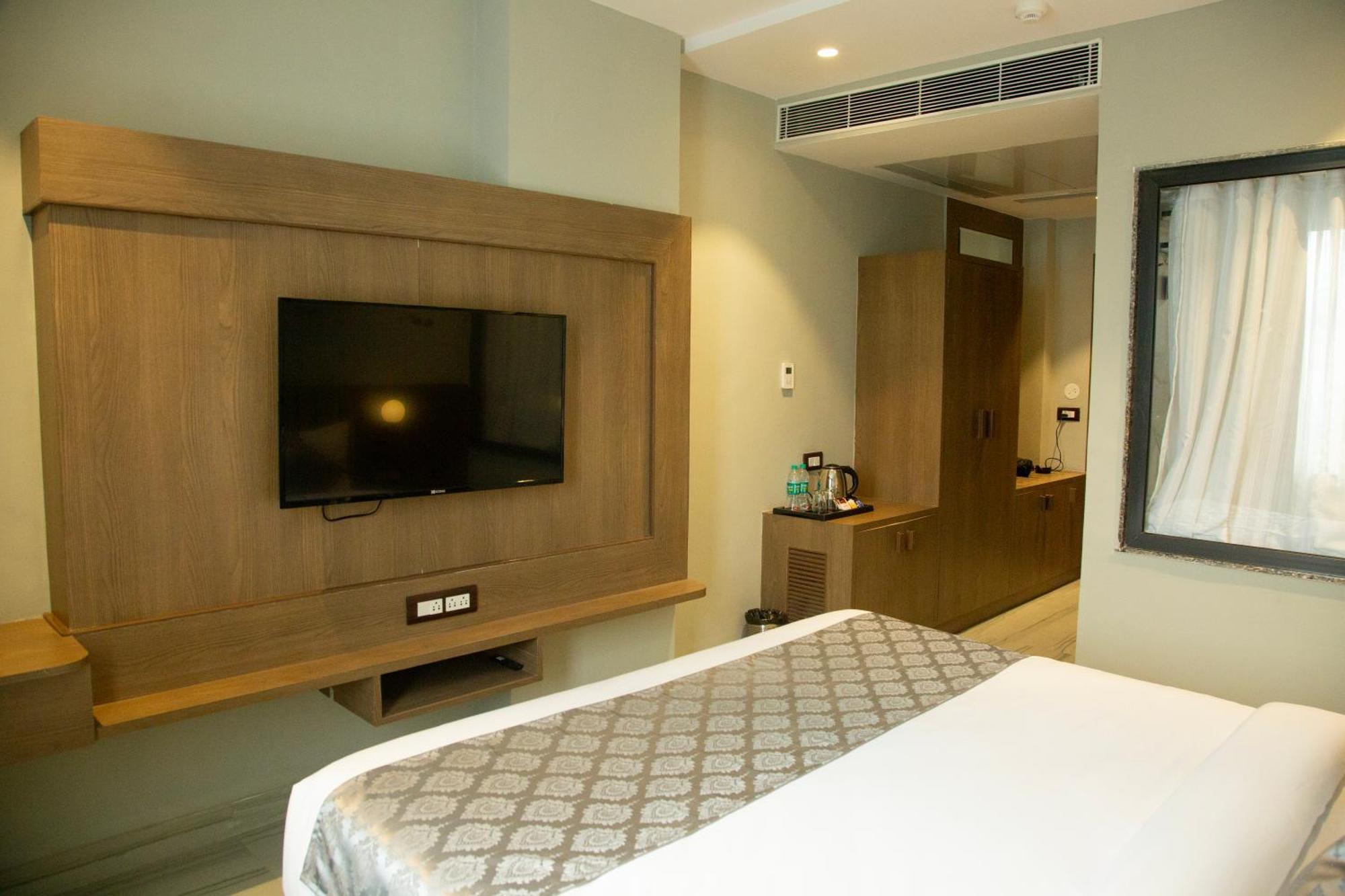 Hotel Westend อุเดเปอร์ ภายนอก รูปภาพ