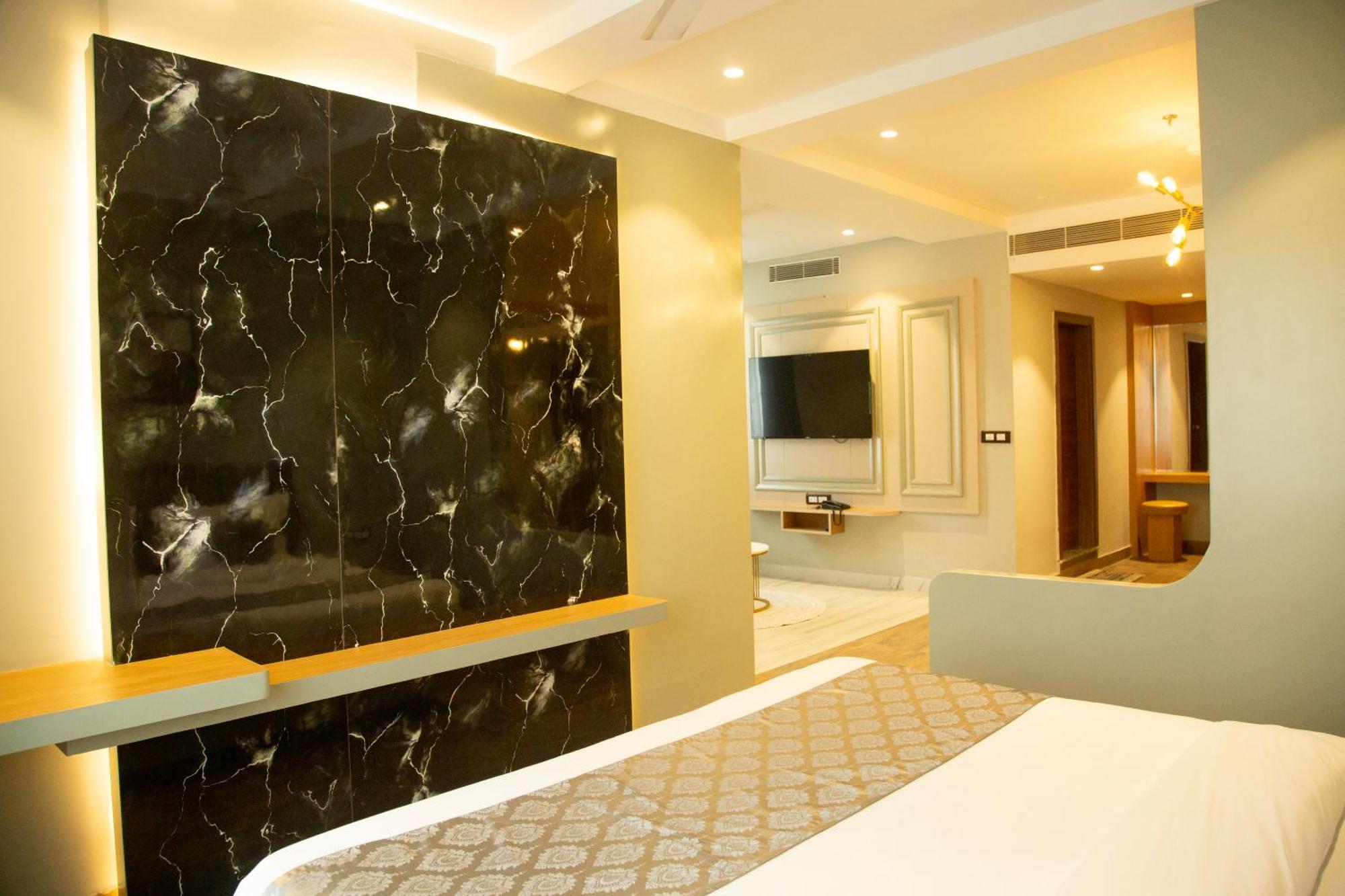 Hotel Westend อุเดเปอร์ ภายนอก รูปภาพ
